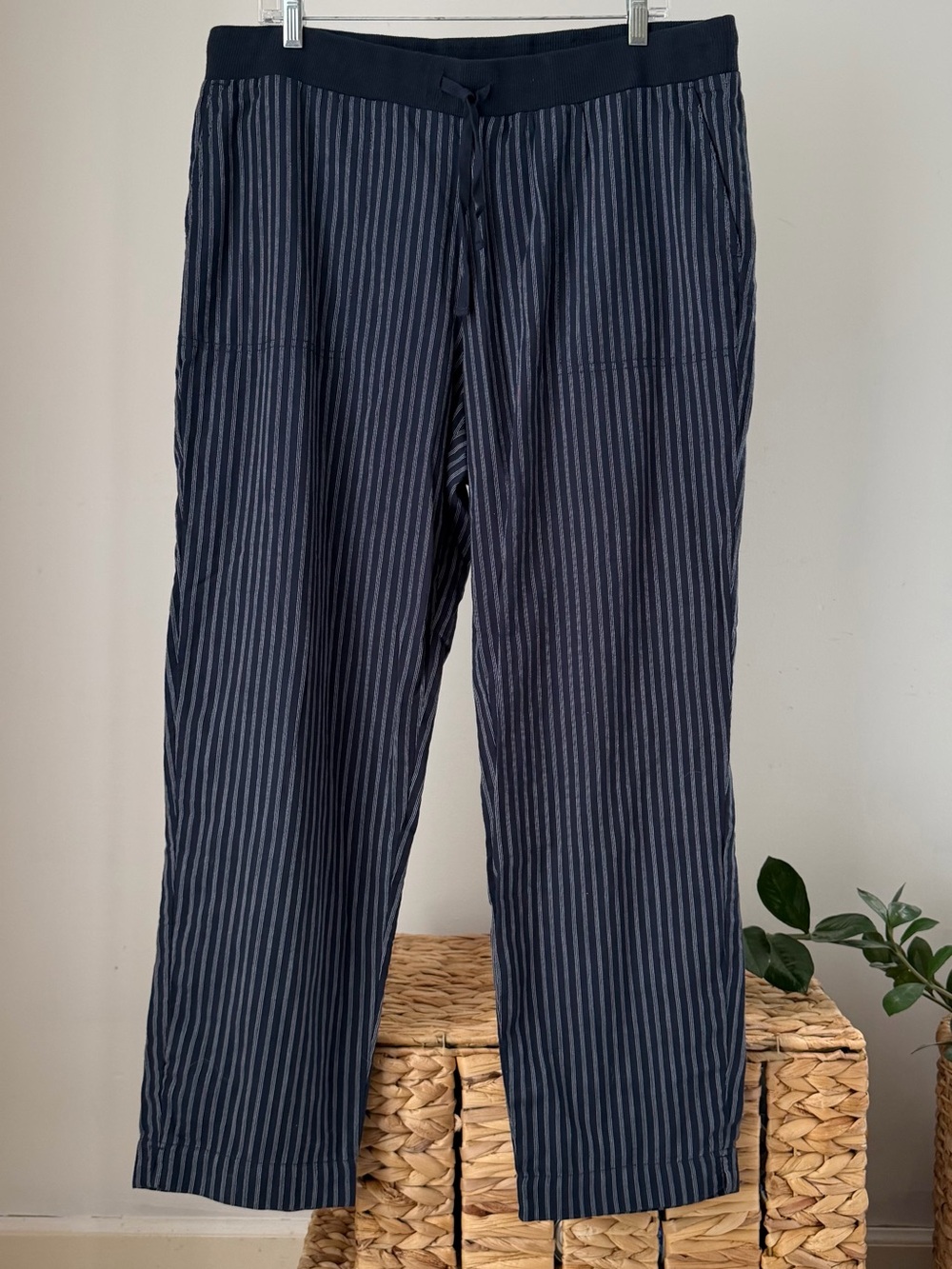 NWT  Women's J. JILL Navy Blue Pinstriped Pull-On Pants Size Large L  NEW